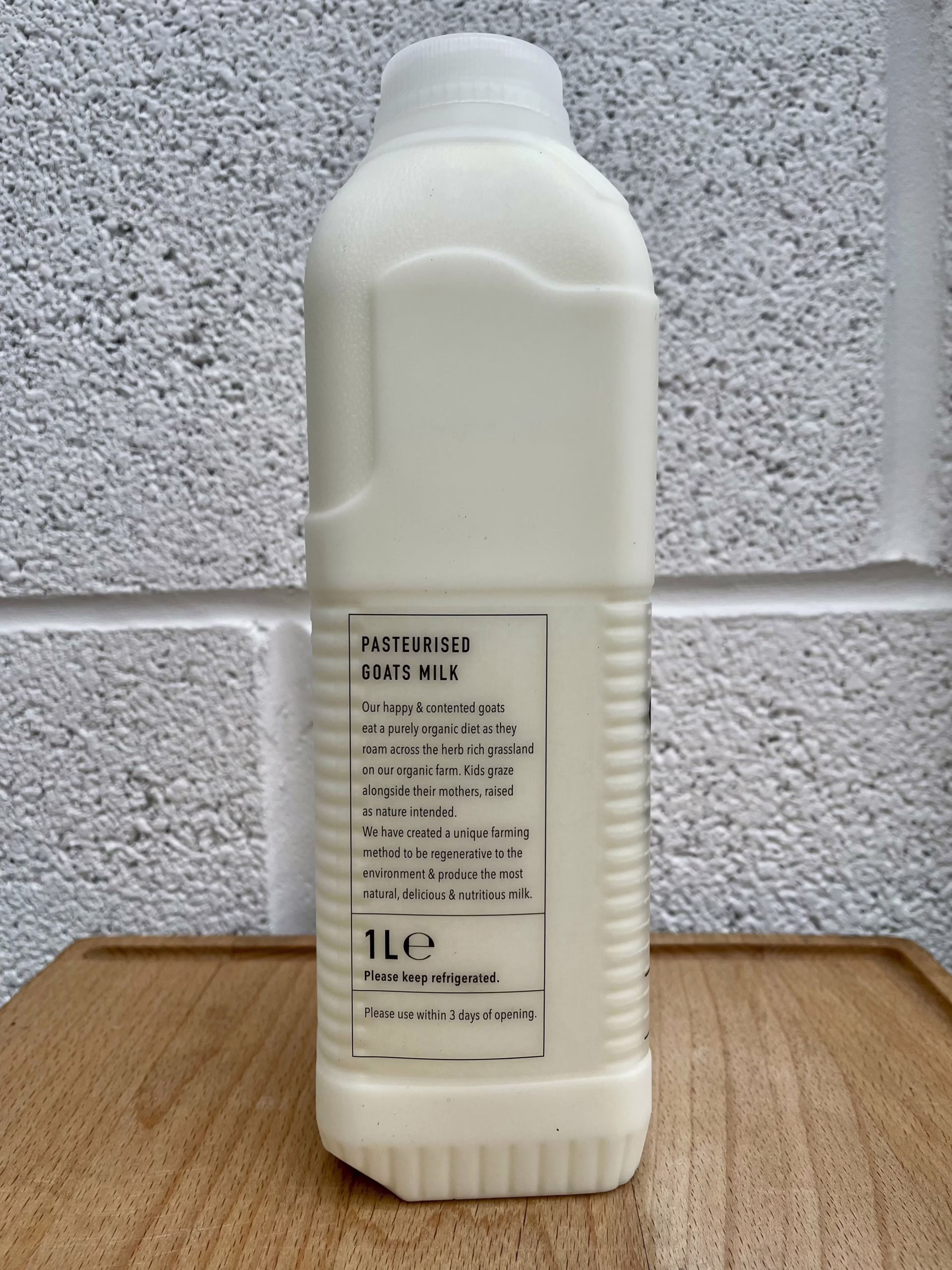 Fresh, Organic, Pasteurised Goat Milk (1L) - Image 4